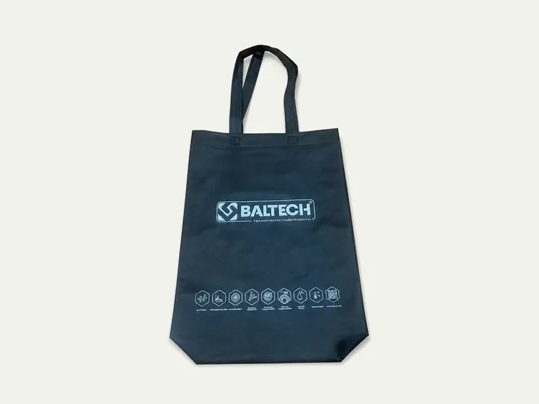 БАЛТЕХ — тёмно-синяя промо-сумка с длинными ручками, логотипом и техническими пиктограммами.